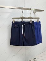 Kito2025春夏新品短裤，以经典色调彰显低调奢华。松紧腰头搭配抽绳设计，兼顾舒适与时尚，可随心调节。利落的版型，修饰腿部线条，简约又大气。精致的品牌标识Lo