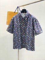 Louisvuitton 路易威登，2025春季最新款，专柜同步有售，原单狠货，时尚休闲短袖外套，上身很有特点！吸睛而有亮点，进口原版面料，顶级印花工艺字母图案