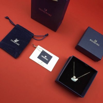 Swarovski施华洛世奇项链顶级最高版本』 重磅来袭通过关系搞到一批海关扣押的Swarovski项链 全球最火的款式之一 可以承载岁月的经典之作 永不过时