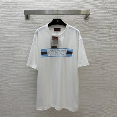 款号D25031835 男女同款Gucc*高端定制横版字母Logo徽标宽松显瘦休闲圆领Pt恤P！黑色、白色， M码：肩宽52，胸围114，袖长23，衣长74