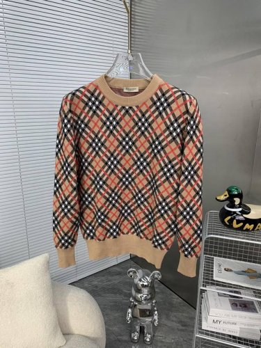 BURBERRY巴宝莉 秋冬新款 圆领羊毛衫 男女通穿情侣秋冬必备款 格子家基础款毛衣 线条与线条的碰撞之美 经典配色永不过时 四色纱线的完美融合让整件衣服不惧