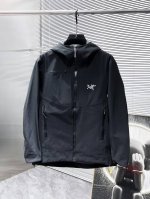X.CostumeNew Arrivals公司 Arc’Teryx ｜Gamms Mx 软壳冲锋衣 工艺说明：采用定制客供面料，户外运动梭织防风速干透气软壳 版型立体裁剪，全身多处