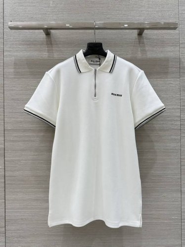 独家首发 原单品质，Miu系少女系穿搭！知识分子时髦风Polo连衣裙！定制进口高密双股珠地纯棉面挺阔有型。知性Polo领H版型上身绝绝子！复古风甜妹穿搭！刺绣字