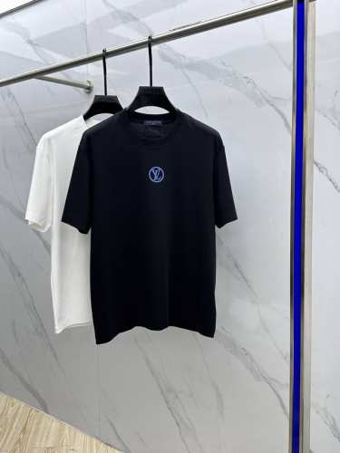 Louis Vuitton 路易威登 2025Fw春夏新品圆领打底外穿T恤，立体感Logo常规半袖纯棉打底T恤，柔软而有韧性。工艺处理，韧性和抗皱性能得到大幅度