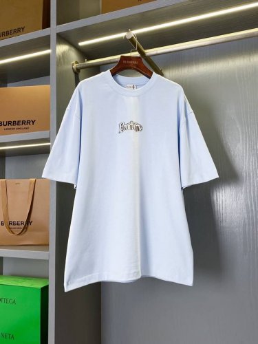 徽标印花棉质T恤衫 迟来的好货好款 情侣款百搭纯棉短袖T恤 秒杀市面上一切版本 只能说根本就不是一个级别的存在 不管是材质还是细节还原度以及工艺制作方面不惧任何