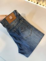 Zegna 杰尼亚 2025春夏新款男士休闲牛仔裤 压轴的渠道货出现了 柜台同步销售 毫不夸张的说 此款裤装是原厂代工渠道的货 并不是吹牛的原厂代工 完全是由杰