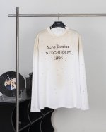 款号Ac03 Acne Studio 1996徽标印花烫钻棉质长袖T恤衫 此款长袖T恤采用休闲版型，中性风格，衣长至臀部。饰有 Acnestudios 1996