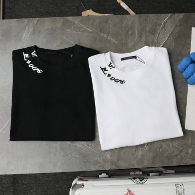 顶级复刻 高端定制 - Louis Vuitton 路易威登Lv 新款领口胶印Logo休闲圆领短袖T恤 - 款号 3352 - 颜色 黑色 白色 - 尺码 S-