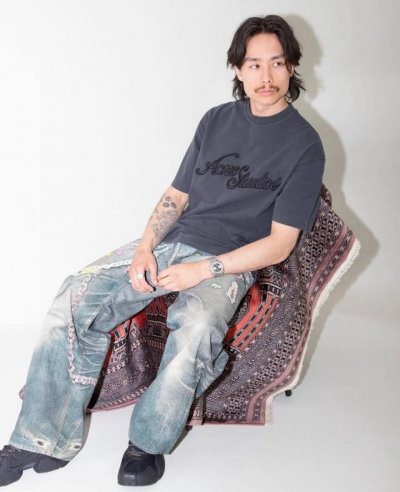 acne Studios Ac 25Ss 3D浮雕刺绣徽标纯色宽松短袖T恤 男女同款 定织定染重磅朱地棉面料 挺括有型 简约的冷淡风设计 采用街头风的轮廓剪裁