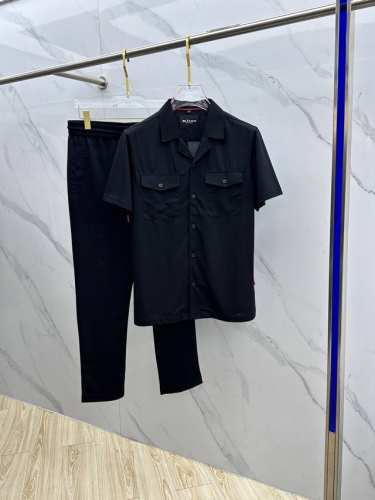 Kiton 2025春夏新款套装 男士翻领开衫短袖 柜台同步发售 简洁时尚百搭 高端品质 特殊定制定织定染面料 肌理细腻柔软 面料质感与舒适度亲肤性透气性极佳