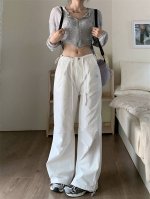 露露Lululemon 酷Girlbi备，拯救梨型身材的神*裤 超宽松的工装版型将随性风拉满 腰头可调节松紧带抽绳+系绳设计 任意调节腰围穿着超舒适 脚口加入了