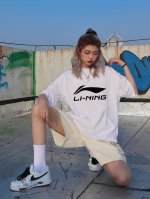 上新！标志Logo，化繁为简！李宁极简的设计转化为服装语言，就如这件基础短袖T恤，有着极其细腻的面料质感，平淡中无处不透入极简高级质感！ 简单、个性、品牌辨识度