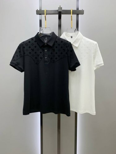 Lv25Ss新款春夏短袖翻领T恤polo，最高版本客供定制高端朱地面料简单时尚款，螺纹拼色螺纹配色超级好看！经典Logo简单大方的款式！满满的高级感，四季可穿。