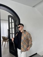 Burberry巴宝利Bbr 菱格纹战马双面连帽夹克外套 上身参考
