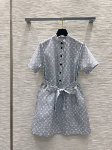 Louis Vuitto* 2025SS新款 面料丝滑光洁！经典又有型 各种都能完美驾驭～高级成衣做法，细节美到爆！精美又日常，轻松驾驭！质感棒棒哒！！减龄 时