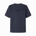 Fendi Roma 刺绣短袖 定染海军蓝古棉平纹绸 细腻柔软 舒适贴肤 深邃之蓝 静谧雅致 以胸前醒目的Fendi Roma字样为核心 背面饰有同色Ff标志绣