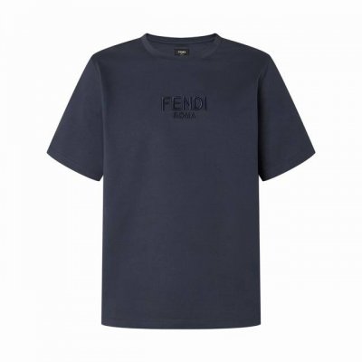 Fendi Roma 刺绣短袖 定染海军蓝古棉平纹绸 细腻柔软 舒适贴肤 深邃之蓝 静谧雅致 以胸前醒目的Fendi Roma字样为核心 背面饰有同色Ff标志绣