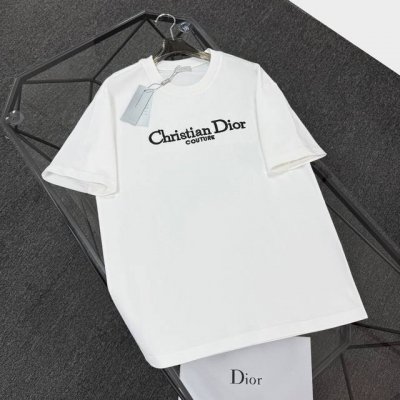 Dior 迪奥 25款高版本 面料采用300克高密度纯棉 不变形 不缩水 三标齐全 男女同款 工艺： 真空刺绣工艺 颜色：白色 黑色 Size：S-Xl Siz