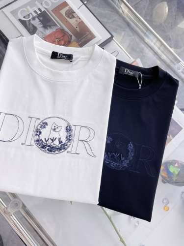 dior迪奥 2025Ss春夏最新款圆领时尚短袖T恤，官网同步，专柜纯棉面料！贴肤舒适，耐看又好穿，重工工艺，经典简约Logo设计，原厂工艺一丝不苟，型男必备单