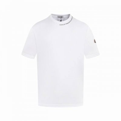 款号C12 Moncler 蒙口新款标志性字母Logo 章仔Logo手臂 Moncler标识点缀于领口 仿佛艺术家的灵魂印记 辨识度拉满 低调中蕴含着无尽的故事