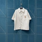 路易威登 1V 25Ss 员工限定法语印花牛仔短袖衬衫 轻奢主义 男女日常通勤穿搭必备单品 正确版本 欢迎对比 详细特征 采用7×7支精梳赛络纺纱斜纹牛仔面料