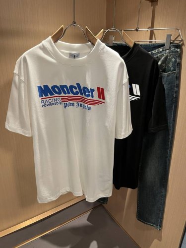 Moncler蒙家 2025春夏最新男女同款贸易订单短袖T恤，全品相！！网红款！采用Logo图案印花设计！上身舒适透气，不僵硬，整体有着丰富的立体感，品质出口订