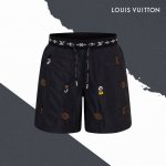 款号Sl132 lv路易威登Logo图案沙滩裤带内网抽绳短裤 情侣同款 不掉色 舒适透气 专柜同步 全套包装 区别市面一眼假版本 一条小短裤细节丰富 却也能看出