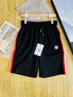 原单货 情侣款蒙口Moncler 2025春夏新品短裤 专柜同步有售，时尚休闲裤 沙滩裤，进口原版面料，上身舒适透气，顶级工艺图案，腰围工艺螺纹围接，档次极高，