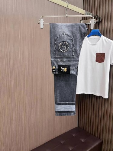 主推.长期有货 巴宝莉 高品质 官网高端新品原单少数帅爆牛仔裤，百分百原单 百搭神器！今年最新流行的风格设计款式，采用进口棉花制作成的单宁布，上身舒适，剪裁设计