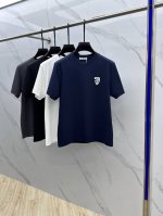 bur*巴宝莉 2025春夏新品上市时尚经典圆领短袖时尚单品设计，更加时尚舒适，高标准定制，上身非常有型，胸前品牌Logo 客供辅料，客供进口高档面料质感非常细