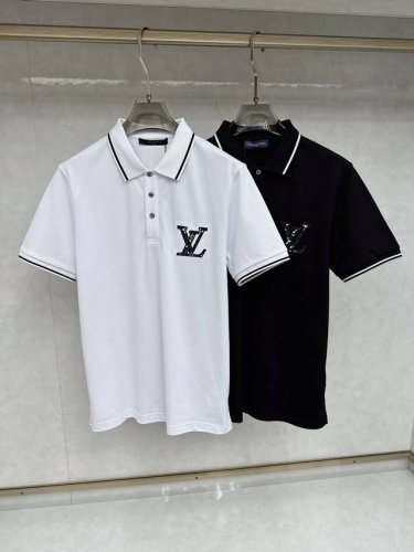 lv 2025春夏新款Polo领短袖系列。精选顶级丝光珠地棉面料，三标齐全！时尚大牌元素Logo工艺设计，上身版型超赞，面料细腻舒适透气，随意搭配都超级好看时尚