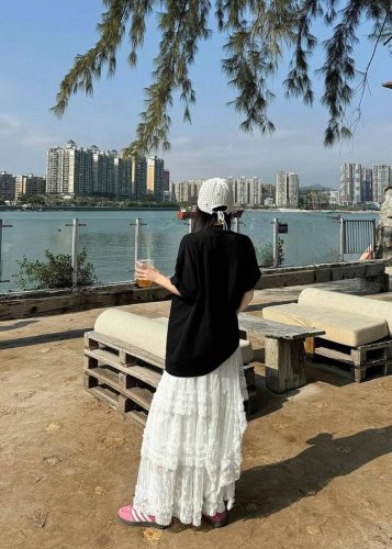 上新 春夏Gucci新款短袖T恤,版型剪裁特别有讲究 上身很洋气显瘦内搭外穿都看 高密针织圆领设计 平整简约 亲肤透爽 T恤面料的柔软性舒适性无可挑剔 男女均可