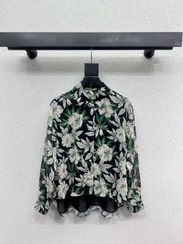 罗意威翠花衬衣 面料光洁舒适 低调奢华立体剪裁 精简线条感设计 高贵典雅又尽显温柔知性的气质 进口特殊材质 定制面料质感超赞 高品质 尺码Sml