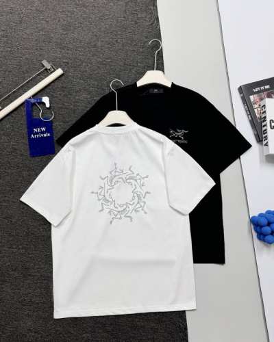 拿货 Arcteryx始祖鸟 System_A系列 Dro p20 Asossolarium 品牌印花Logo反光图案圆领直筒短袖 Ss24T恤男女同款 原版复