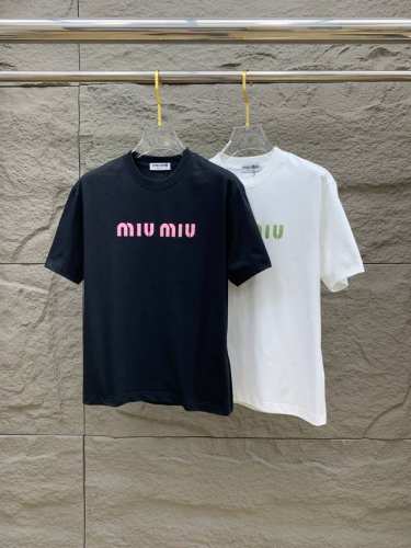 Ssmiu家纯棉最新面料经典标识图案Logo时尚简约潮流短袖，最顶级的品质专柜原单短袖，顶级制作工艺进口面料，专柜款独特设计，采用进口高端订制面料。官网在售！面