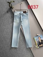 迪奥2025夏季修身牛仔裤长裤，采用进口客供日本Denim平纹棉质牛仔面料梭织生产，三标齐全，简约不失大气，柔软细腻舒适，上身百搭时尚8837 码数：28-38