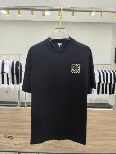 新品 Loewe 男士时装款圆领短袖T恤，贸易公司洋行货，高级限定款，25年春夏新品，明星级人气单品！ 客供埃及进口顶级面料，甄选尼罗河区域光照极好的上等棉花原