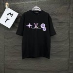 110 款号：A16 Lv路易威登 2025最新款情侣款品牌Logo印花图案圆领短袖 情侣T恤～～ 春夏新品 高品质 时尚百搭潮款 定制进口面料 ！穿着舒适 透