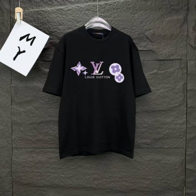 110 款号：A16 Lv路易威登 2025最新款情侣款品牌Logo印花图案圆领短袖 情侣T恤～～ 春夏新品 高品质 时尚百搭潮款 定制进口面料 ！穿着舒适 透