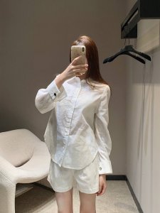 Saint Lauren* 25Ss春夏新款 字母刺绣长袖衬衫+短裤套装 炒鸡火爆的套装 随意搭配松弛感满满 现在可以当防晒当空调衫 直接过渡到秋天 完美衬衫做