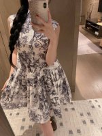 上新 Diro 迪奥 动物园系列衬衫连衣裙 图案印花面料装饰 经典版型 搭配腰带 气质款 颜色：灰色 码数：Sml见尾图