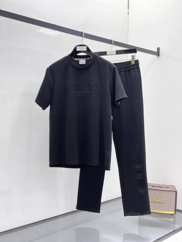 上衣 裤子 巴宝莉夏季套装新品 凹凸工艺时尚设计 更加时尚舒适 高标准定制 上身非常有型 客供辅料 客供进口高档面料质感非常细腻 细节工艺精湛考究 塑造性极高的