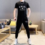 直 Amiri 胖子福音 2025官网同款.世界知名奢侈品牌.夏季男士 双丝光 高品质货套装 采用进口原单面料 ，当季时尚潮流款，百搭爆款。简洁大方，精密的车工