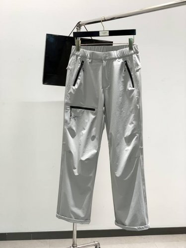 颜色：黑，浅灰 ，Arcteryx 始祖鸟，2025春季新品，时尚休闲长裤，专柜同步有售，原单狠货，采用进口原版面料，顶级印花工艺字母图案Logo，档次极高，从
