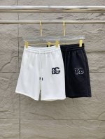 Dg 2025春夏新款男士休闲短裤 高端货简洁时尚大方 定制原版进口面料 简洁利落又清爽 品质做工细节经得起任何形式检验简约大方百搭款 上身优雅帅气 焕然一新的