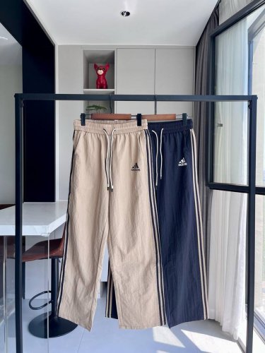 阿迪三条杠运动直筒裤 阿迪达斯Adidas三条杠透气速干卫裤运动裤直筒裤 冰凉透气 立体剪裁 版型舒适 显高显瘦 高街潮流痞帅风 不挑腿型 舒适亲肤 非常好搭不