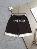 givenchy 纪梵希 25Ss专柜同款毛圈短裤情侣款～采用棉质毛圈面料精心制作，饰以同色调提花图案，采用假2件设计 突显纪梵希经典的Logo印花厚板立体！裤