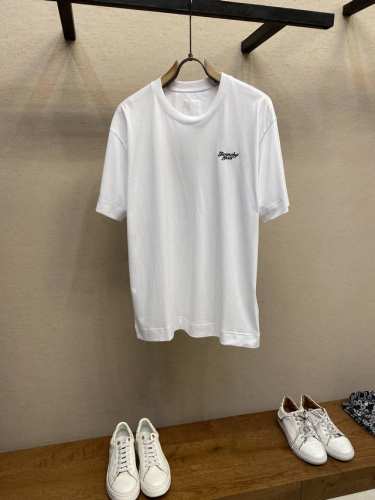 P300Givenchy 24款1952标志刺绣短袖 面料:采用50支双股活性黑170克索罗纳罗纹280克 手感柔软 舒适亲肤胸前展示1952标志刺绣 承传以及