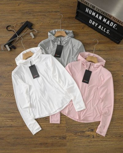 lululemon露露乐蒙 Mist Over系列 Windbreaker 纯色修身防风速干轻薄连帽皮肤衣夹克 女款 科技原纱防晒技术，更好对抗紫外线，持续呵护