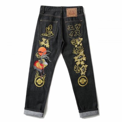 款号Cc715 Evisu福神刺绣鸡年限定直筒窄脚包边牛仔裤 Visu的修身牛仔裤有一种独特的自然魅力，后面大M绣花搭配简约T恤，增添时尚气质。 高弹牛仔面料
